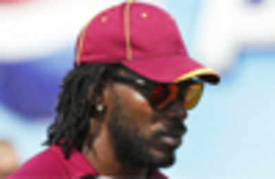Gayle has sore throat, manager says will play on Friday