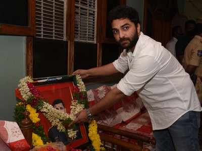 Vishwak Sen pays respects to Galwan Valley martyr Col Santosh Babu's family