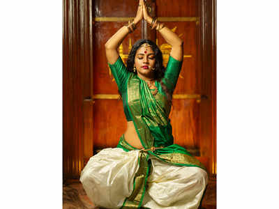 Premium Photo | Beautiful girl dancer of indian classical dance  bharatanatyam