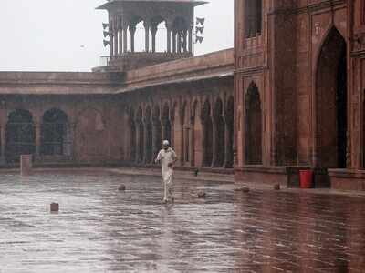 Rains, cloudy weather keep mercury in check in Delhi | Delhi News - Times  of India