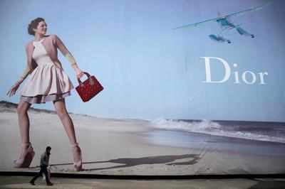 Dior Revives Fashion Shows