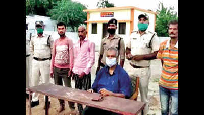 Posing as corona surveyors, cops catch wanted criminal in Madhya Pradesh