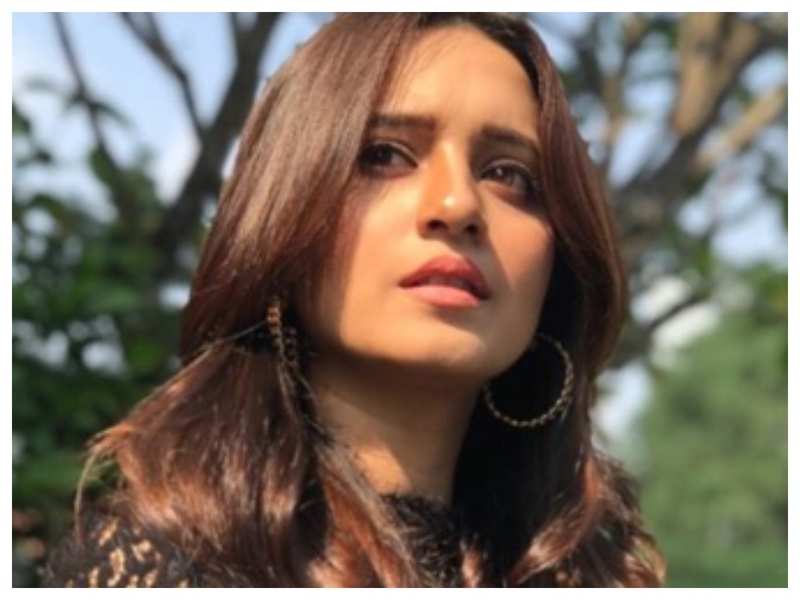 Shivani Surve is a sight to behold in THIS latest sun-kissed selfie ...