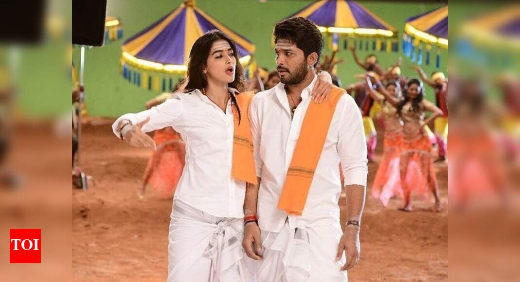Pooja Hegde shares fun throwback pictures with Allu Arjun from