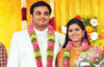 Singer Roshini ties the knot! | Hindi Movie News - The Times of India