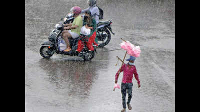Delayed monsoon makes dull entry to Lucknow