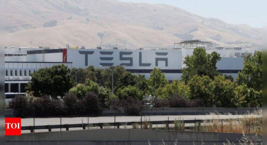 Tesla Roadrunner Tesla plans battery manufacturing facility under