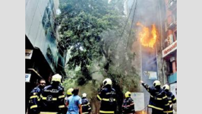 Fire at Raghuvanshi Mills, SoBo bank, Andheri godown; officer faints during firefighting operation, is found Covid positive
