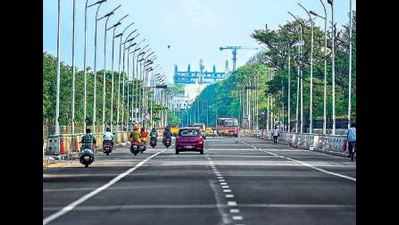 Chennai: VVIP vehicles get separate lane on Kamarajar Salai