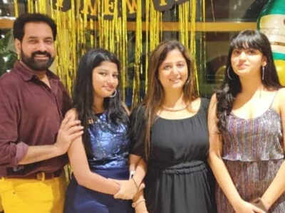 Actor Vijay Adiraj looks charming in these major throwback pictures with family; take a look