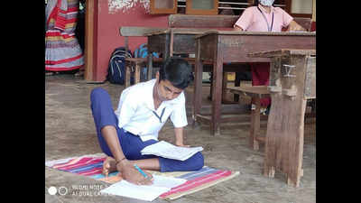 Karnataka education minister lauds child writing SSLC exam with lower limb