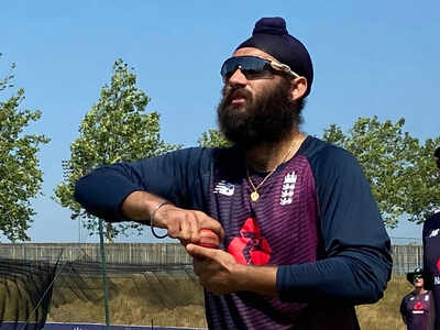 Amar Virdi bowls during an England training session on June 26, 2020 in Southampton. (Getty Images)
