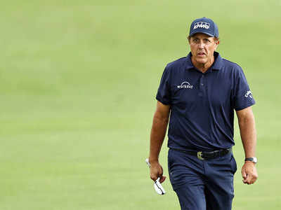 Phil Mickelson leads Travelers in search of 45th PGA Tour title