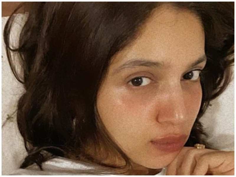 Bhumi Pednekar Stuns Netizens With Her Make Up Free Selfie Hindi