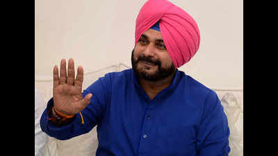 Bihar: Two cops return after pasting notice outside Navjot Singh Sidhu’s house