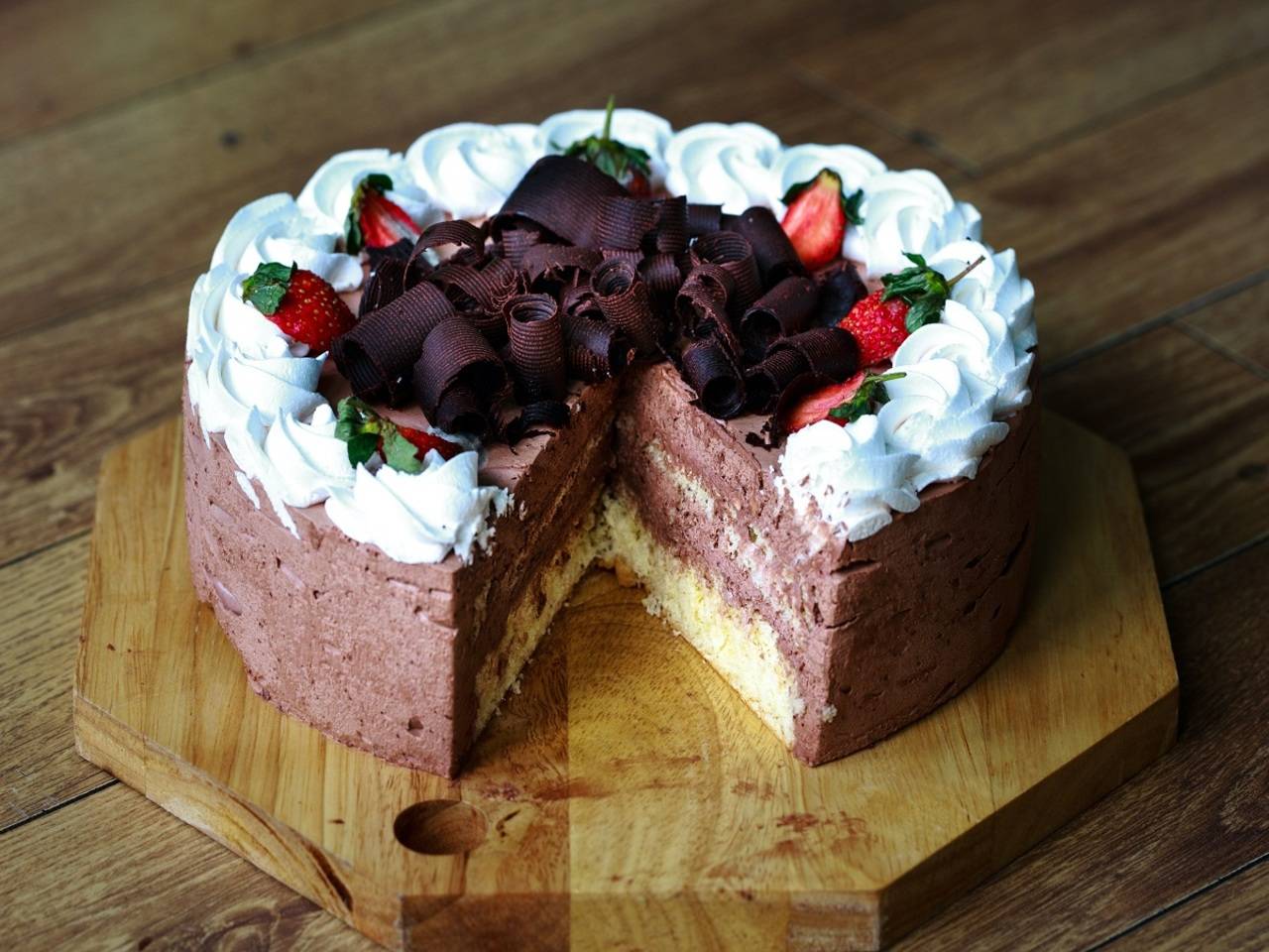 The Best Vegan Chocolate Cake - Veggie Desserts