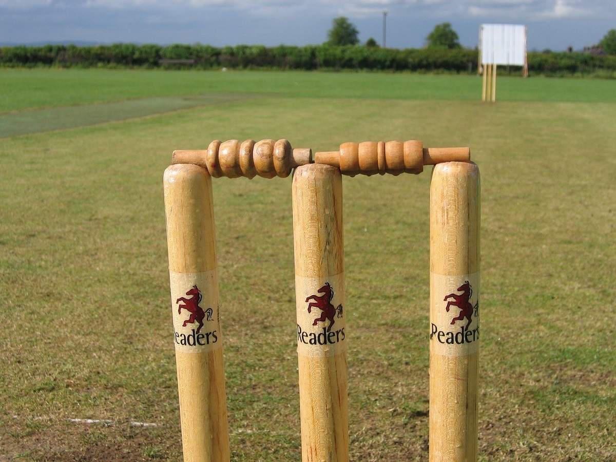 ND Sports Plastic Stumps and Base FULL SIZE Cricket Academy/Club quality training stumps with detachable base
