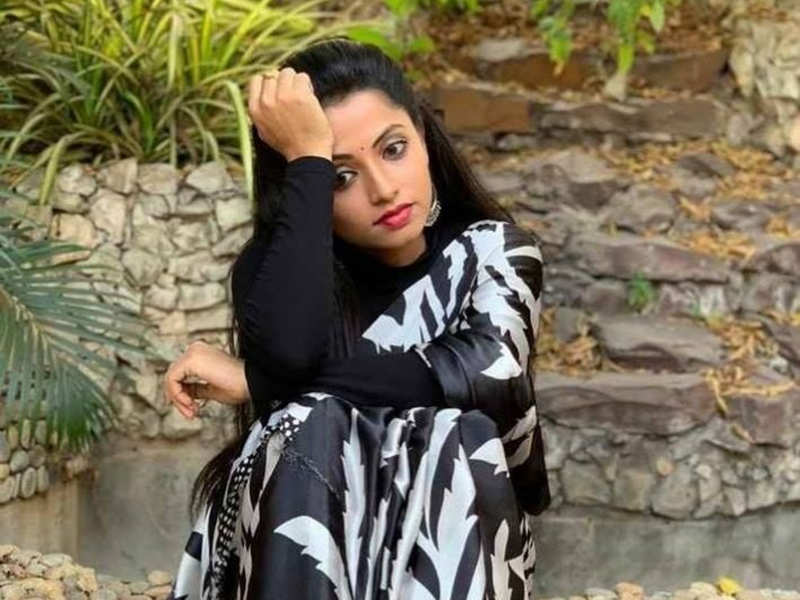 Actress Navya Swamy Tests Positive For Covid 19 Urges Everyone