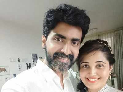 Sandra Amy shares an adorable note for hubby Prajin Padmanabhan on completing 12 years of togetherness