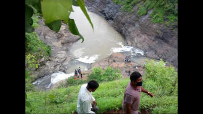 Five youths fall 50 ft, drown at waterfall in Maharashtra's Palghar district