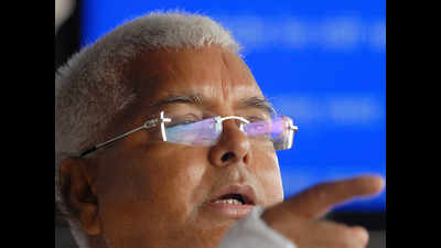 Bihar netas flout jail norms to meet Lalu at Ranchi hospital