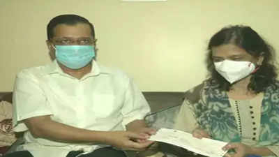Delhi CM Arvind Kejriwal hands over Rs 1 crore ex-gratia cheque to family of LNJP doctor