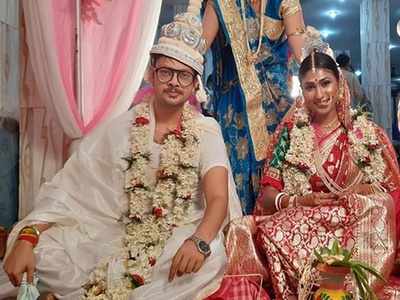 ‘Ke Apon Ke Por’ actor Arindya Banerjee gets hitched to model Sayantani Das