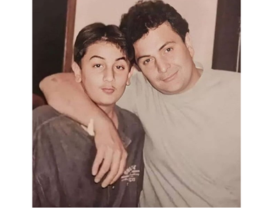 You can't miss this adorable throwback picture of Ranbir Kapoor and father Rishi Kapoor