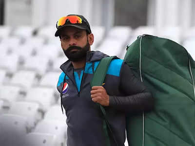 Mohammad Hafeez, Wahab Riaz and four others join Pakistan squad in Worcester