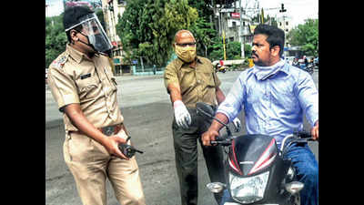 Pune police book 900 in two days for traffic and lockdown violations