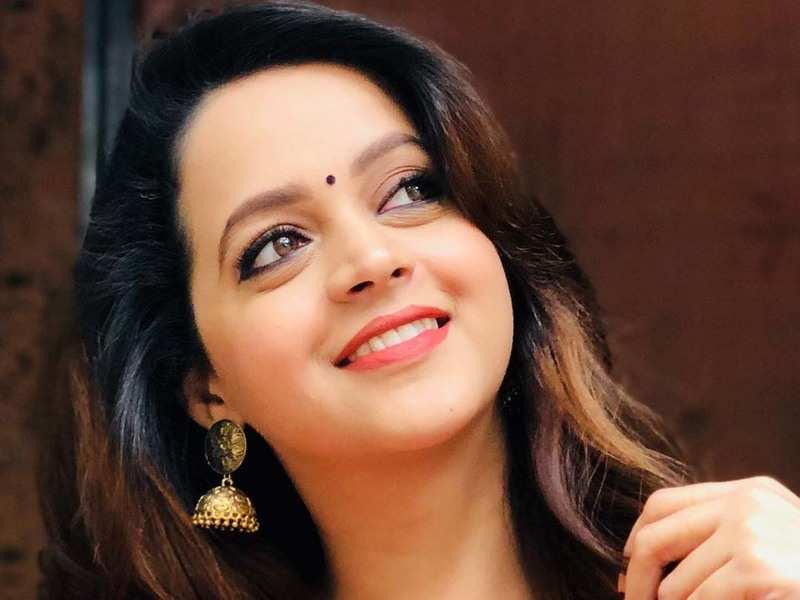 Bhavana Shares Pictures From The Sets Of Her Upcoming Movie 