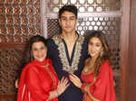 Mother-daughter duo Sara Ali Khan and Amrita Singh are ‘winning’ & ‘twinning’ on a day out