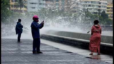 Heavy showers take break but moderate rains continue in Mumbai
