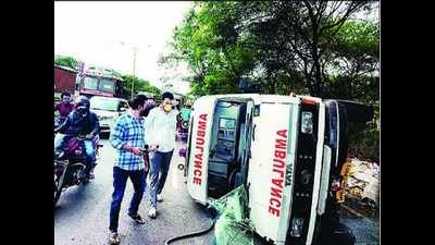 Pune: Ambulance ferrying 12 Covid-19 patients turns on side, 4 hurt