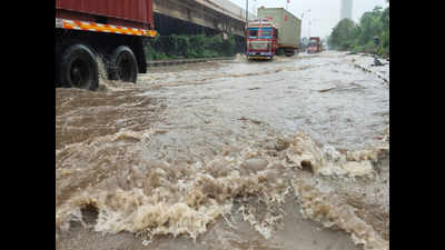 Heavy rain lashes Mumbai, Thane, Navi Mumbai; waterlogging in several parts