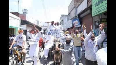 Punjab: Protest in Patiala against rising fuel prices; 10 Akali leaders booked
