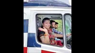 Roja flayed for driving ambulance without mask
