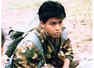 ‘Fauji’ director ran after SRK with a stone?