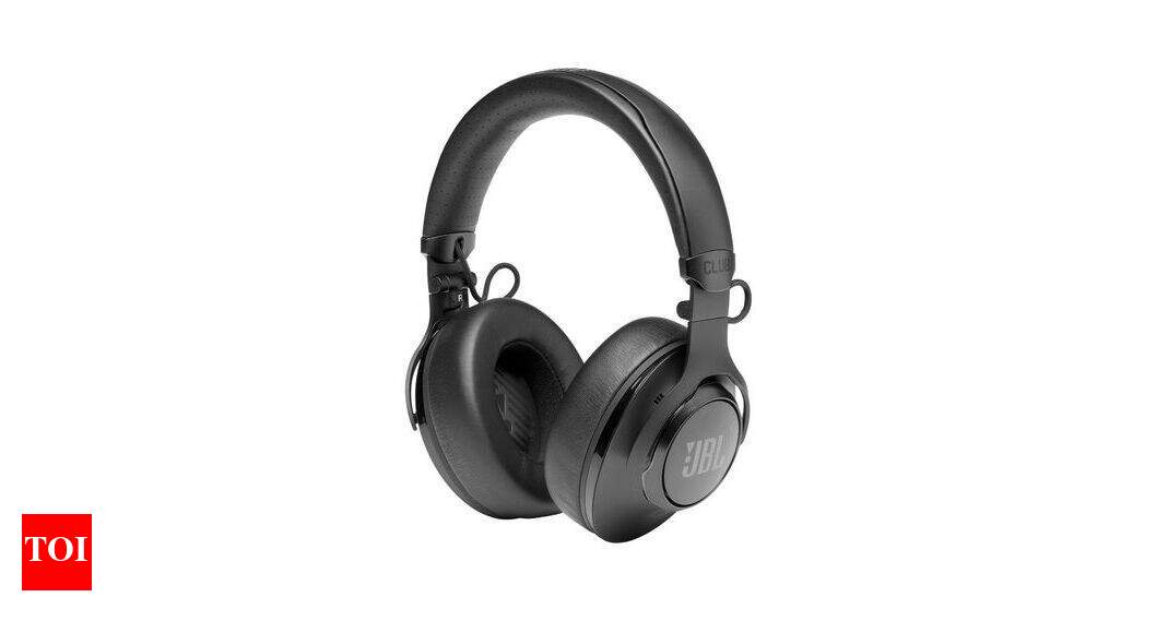 dil bechara jbl headphones
