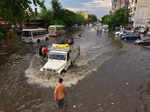 Heavy rain lashes Jaipur city