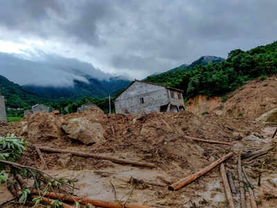 China landslides leave at least 14 dead or missing