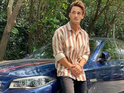 Bigg Boss 13's Asim Riaz poses with his newly bought luxury car; see photos