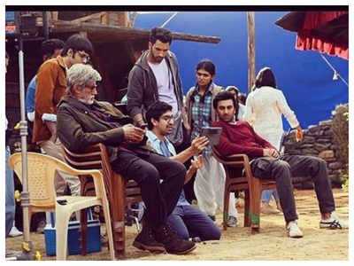 THIS throwback picture of Ranbir Kapoor and Amitabh Bachchan from the sets of ‘Brahmastra’ will make you excited for the film