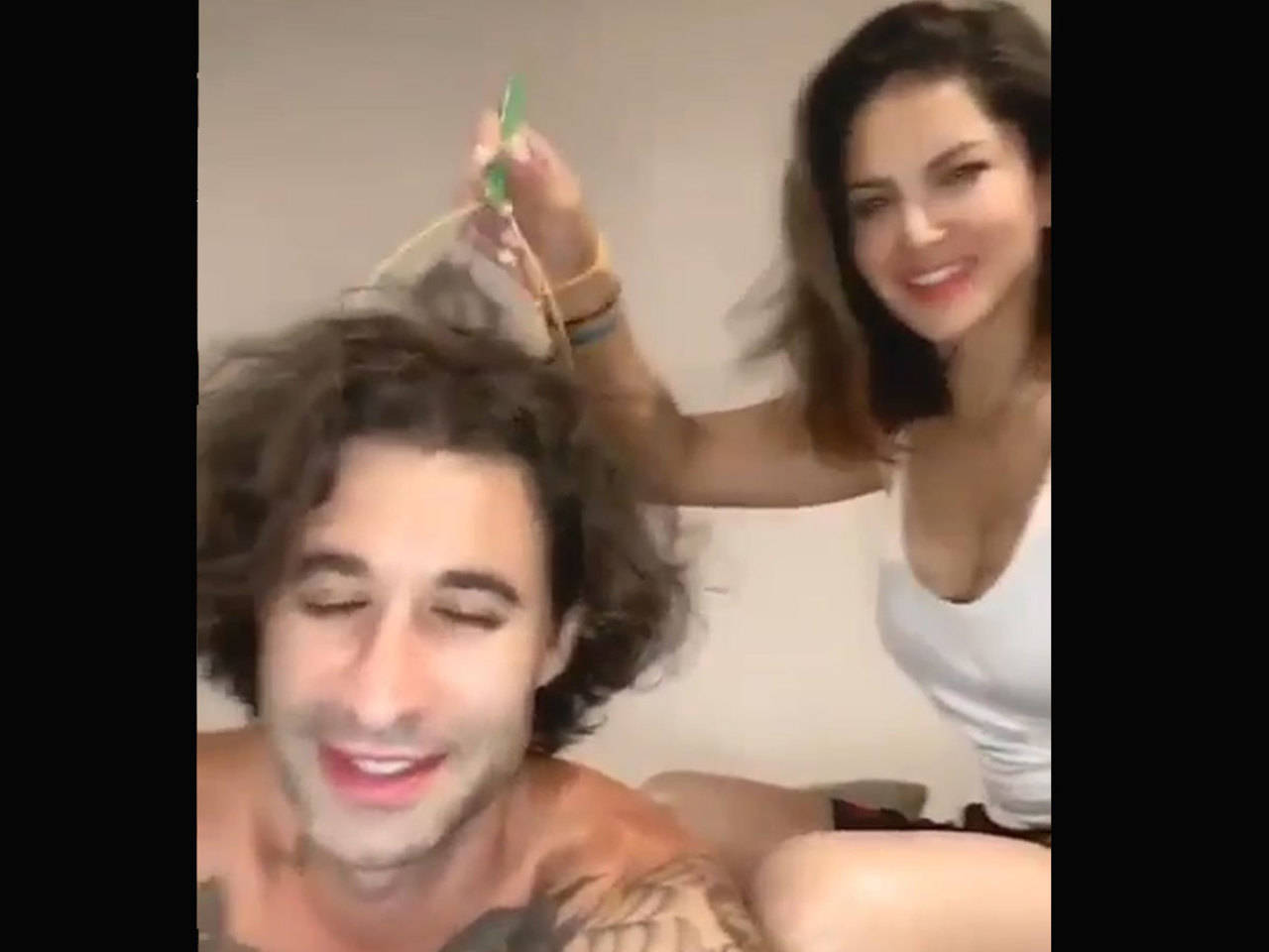 Sunny Leone doles out couple goals by giving a head massage to hubby Daniel Hindi Movie News picture