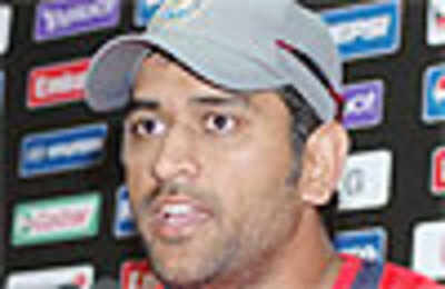 Dhoni slams batsmen for playing to the gallery