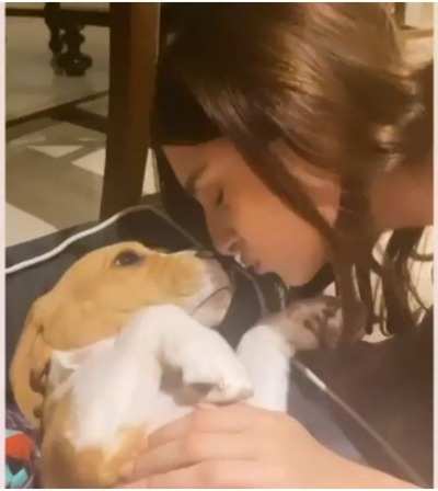 Recognise the actress getting 'nosey' with her pet dog