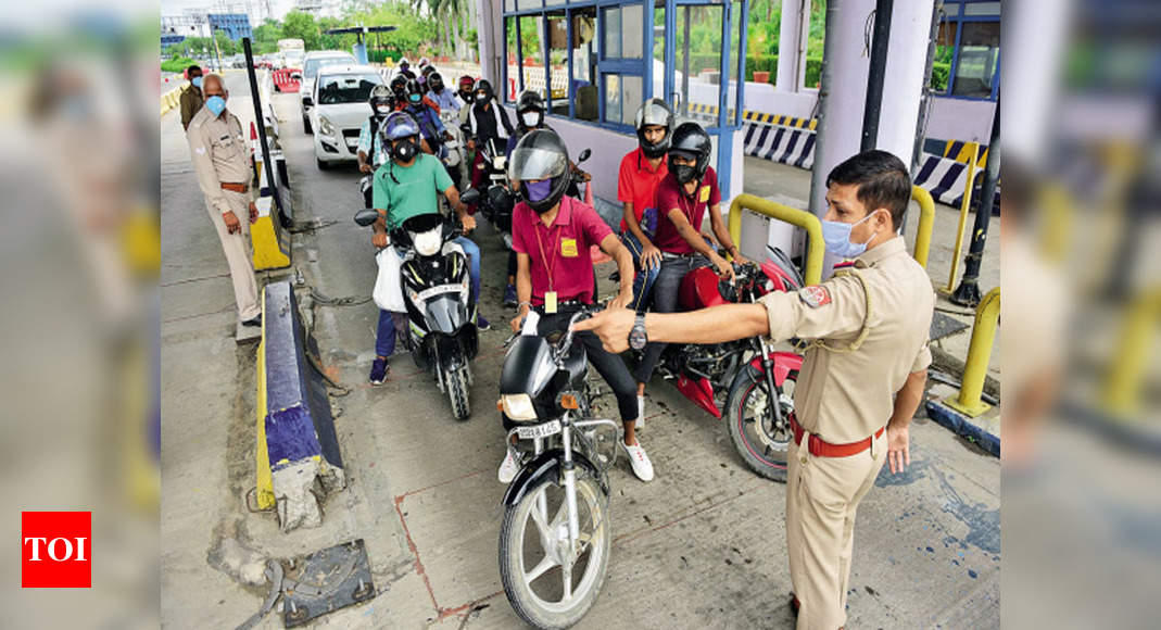 As cops check for passes at Noida border, jams back at Kalindi Kunj ...