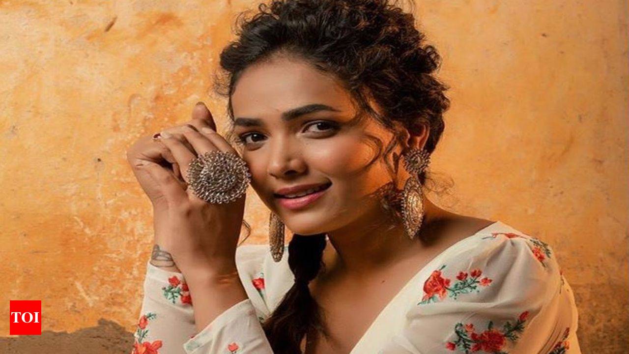 Anupama Gowda's maiden makeup tutorial a big hit among fans