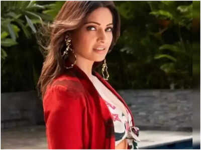 Bipasha Basu talks about resuming of shoot amidst the pandemic, says, 'All shoots should stop till the situation is little better as actors are the most vulnerable'