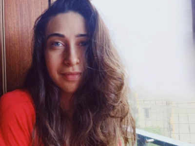 Karisma Kapoor looks mesmerising in her latest post; wins over the internet with her messy hair look
